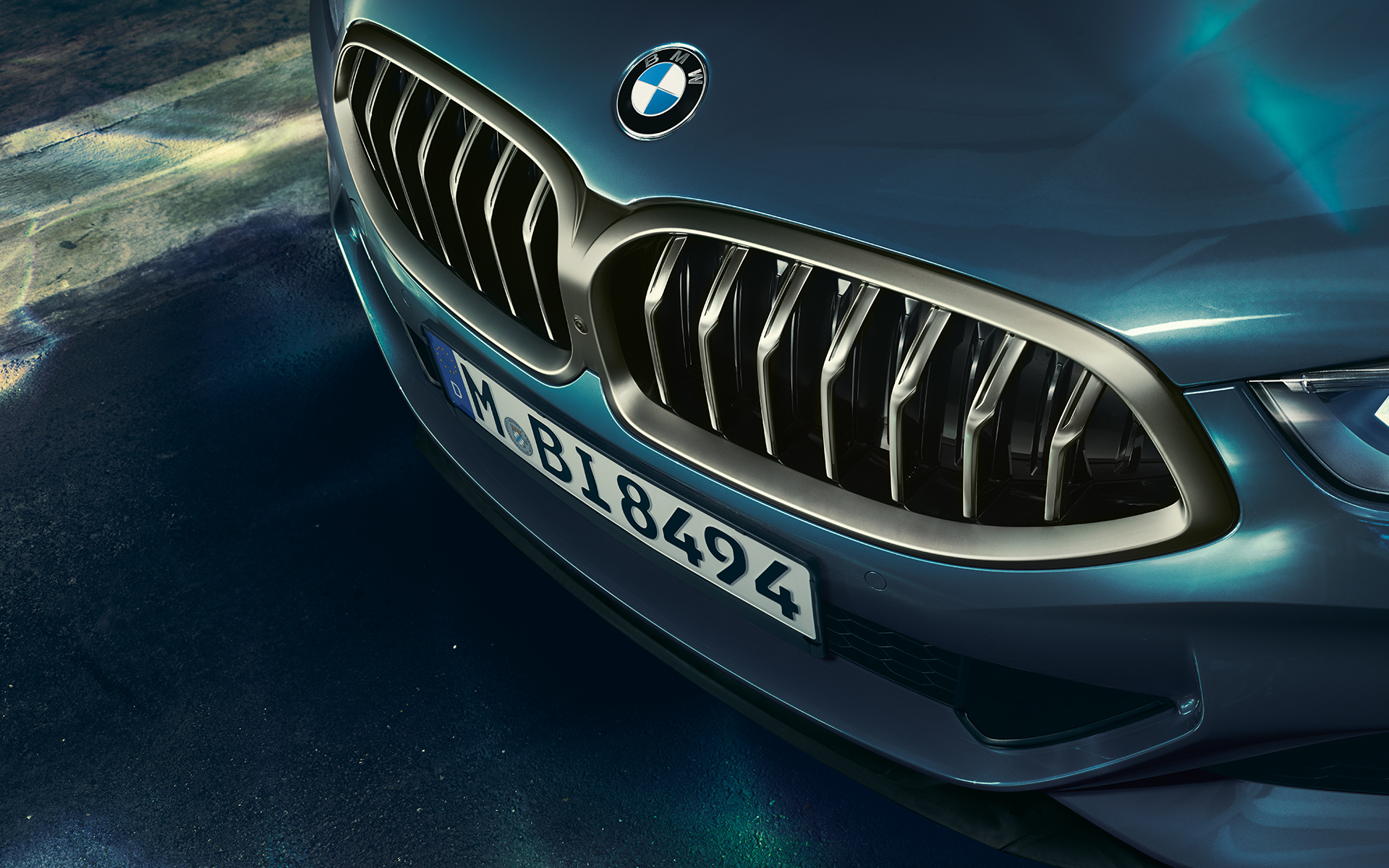 BMW Серия 8 Купе, отпред Снимка отблизо на предната част на BMW Серия 8 Купе.