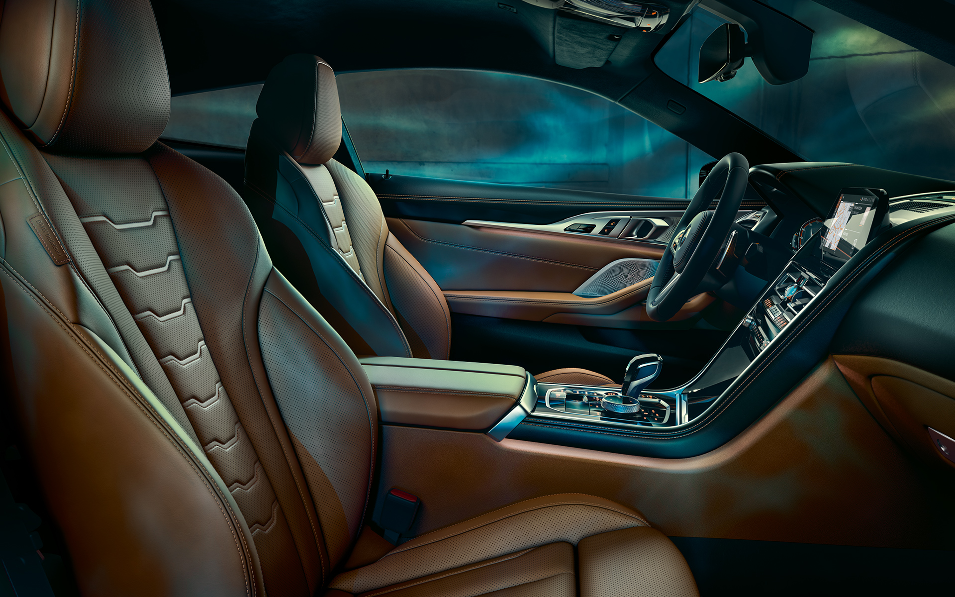 BMW Серия 8 Купе, интериор Интериорът на BMW Серия 8 Купе с фокус върху кокпита.