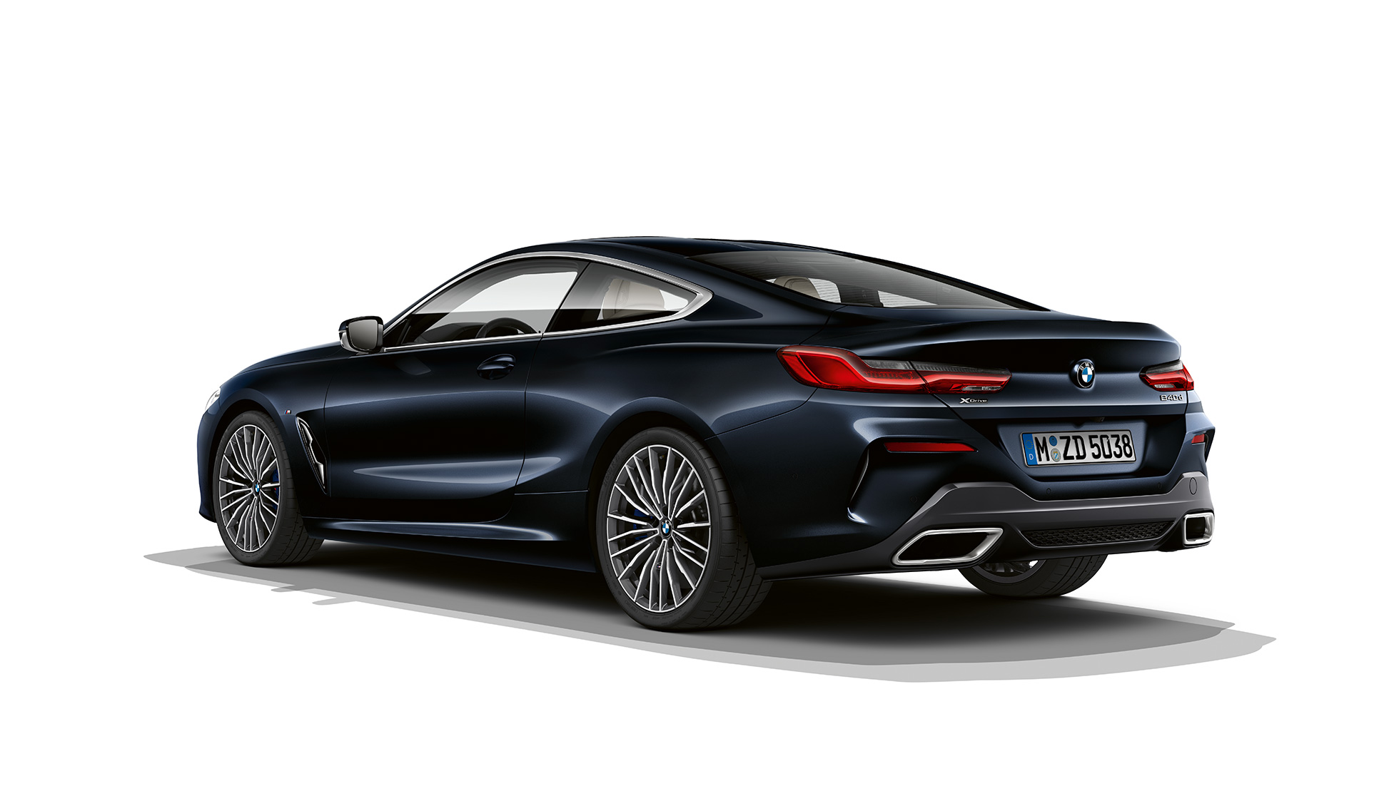 BMW Серия 8 Купе, три четвърти изглед отзад. BMW Серия 8 Купе, Carbon Black metallic, три четвърти изглед отзад.