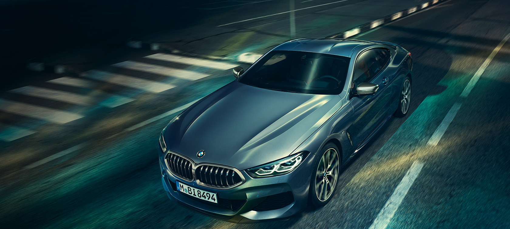 BMW Серия 8 Купе, три четвърти изглед отпред. BMW Серия 8 Купе, три четвърти изглед отпред, снимка в покой с поглед към предния капак.