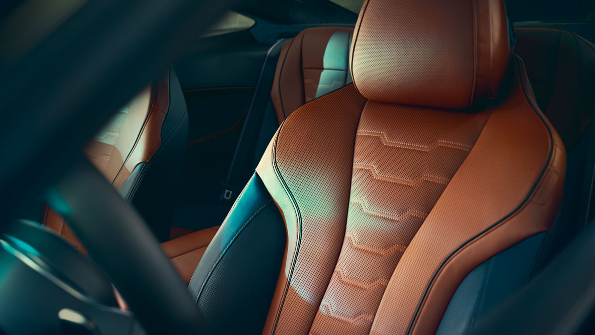 BMW Серия 8 Купе, Мултифункционални седалки. Снимка отблизо на Мултифункционалните седалки на BMW Серия 8 Купе с кожена тапицерия Merino'.