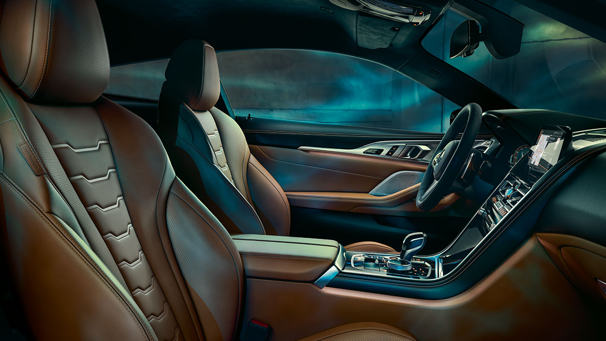 Интериорът на BMW Серия 8 Купе. Интериорът на BMW Серия 8 Купе с оборудване BMW Individual.