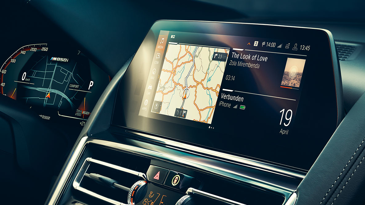 BMW Серия 8 Купе, BMW Live Cockit Professional. Интериорът на BMW Серия 8 Купе с контролен дисплей и BMW Live Cockpit Professional.