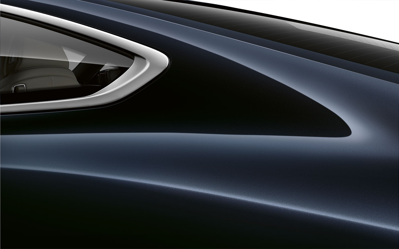 BMW Серия 8 Купе, снимка отблизо на задната колона. Снимка отблизо на задната колона на BMW Серия 8 Купе в цвят Carbon Black metallic.