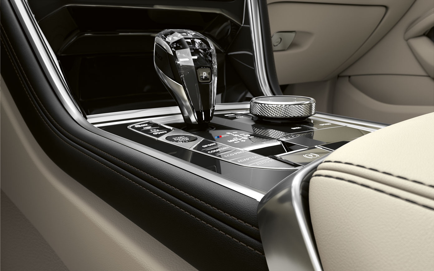 BMW Серия 8 Купе, средна конзола. Снимка отблизо на средната конзола на BMW Серия 8 Купе.