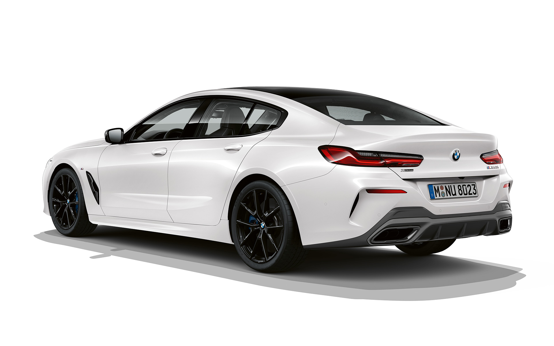 Pure Contrast, три четвърти изглед отзад BMW Серия 8 Гран Купе, Pure Contrast, три четвърти изглед отзад