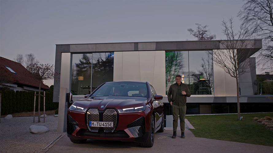 BMW iX i20 2021 електрически SUV great entrance moments видео BMW iX i20 2021 електрически SUV great entrance moments видео
