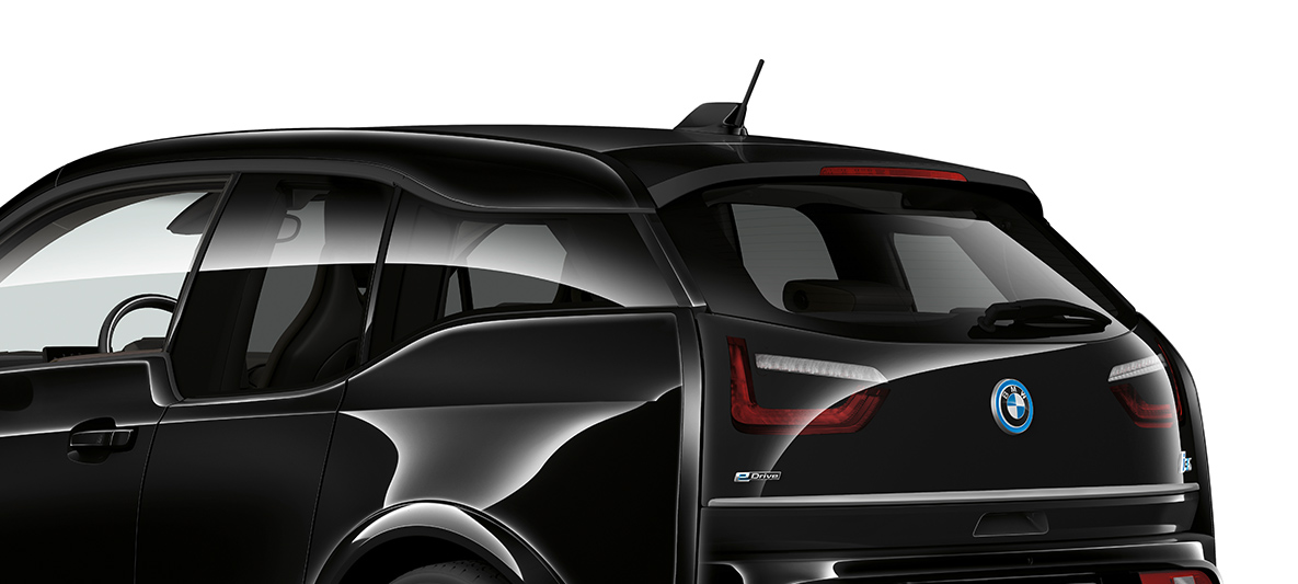 BMW i3s Edition RoadStyle 2019 три четвърти изглед отзад BMW i3s Edition RoadStyle 2019 I01 Fluid Black с акценти в E-Copper три четвърти изглед отзад