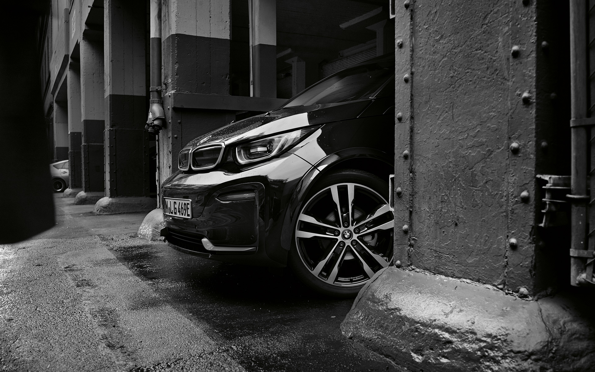 BMW i3s I01 2018 Fluid Black с акцент BMW i Blue изглед отстрани отпред