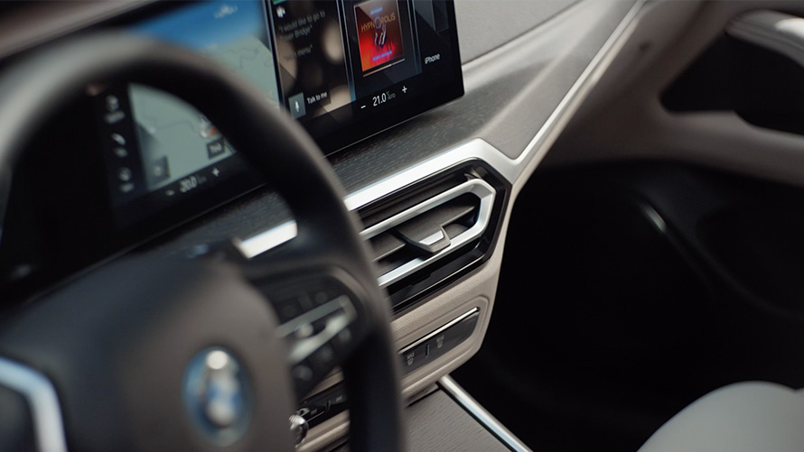 BMW i4 eDrive40 G26 2021 Mineral White вътрешен дизайн в детайли видео BMW i4 eDrive40 G26 2021 Mineral White вътрешен дизайн в детайли видео