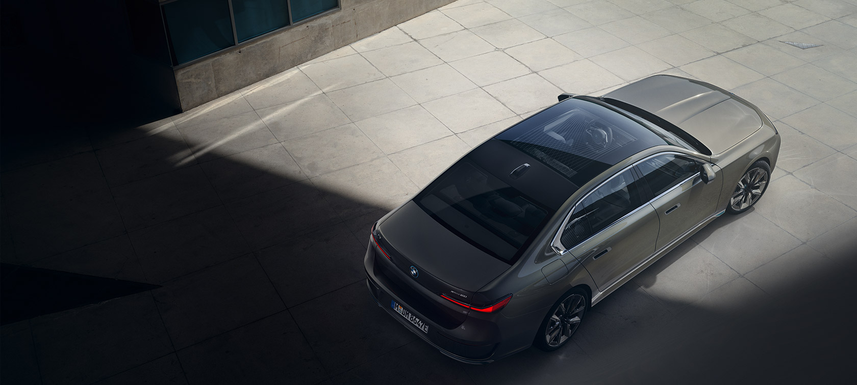 BMW i7 G70 изглед отгоре BMW i7 G70 BMW Individual Oxid grey metallic изглед отгоре