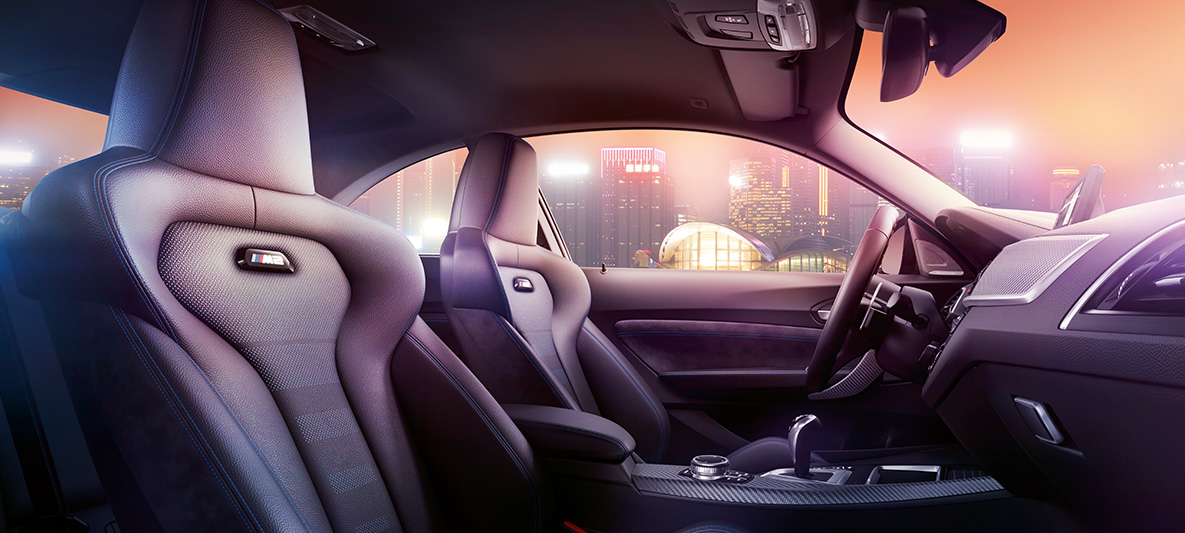 BMW M2 Competition спортни седалки Кокпит и М спортни седалки в BMW M2 Compeititon.