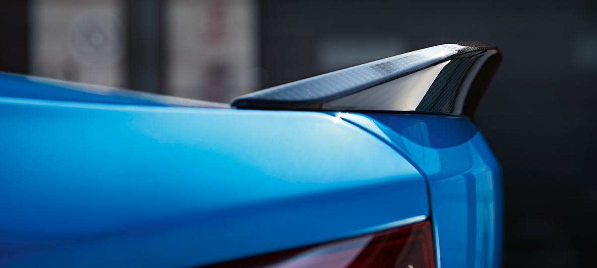 Заден спойлер BMW M2 CS Заден спойлер BMW M2 CS F87 Misano Blue metallic снимка отблизо