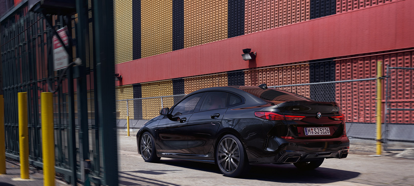 BMW M235i xDrive Гран Купе 2020 три четвърти изглед отстрани BMW M235i xDrive Гран Купе 2020 Black Sapphire metallic F44 три четвърти изглед отстрани