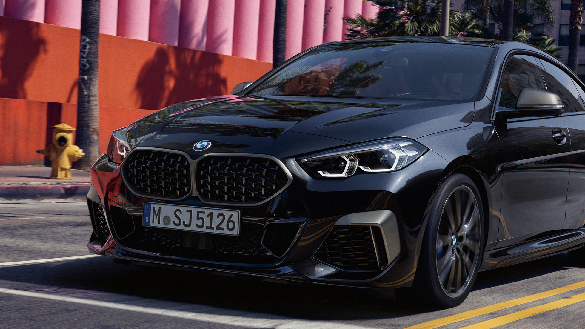Дизайн на предната част BMW M235i xDrive Гран Купе Дизайн на предната част BMW M235i xDrive Гран Купе 2020 Black Sapphire metallic F44, три четвърти изглед отпред
