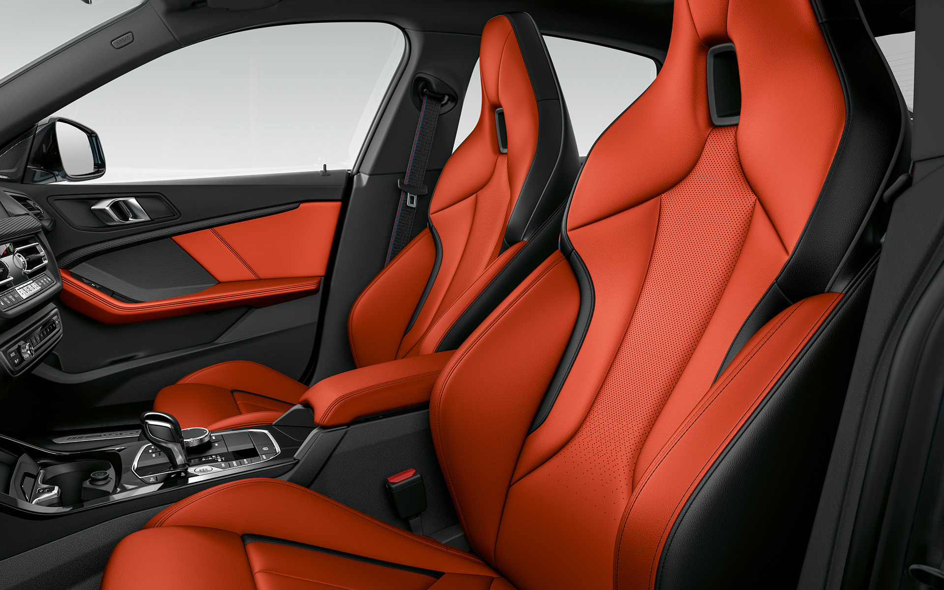 Интериор BMW M235i xDrive Гран Купе F44 Премиум интериор BMW M235i xDrive Гран Купе F44 2020 интериор