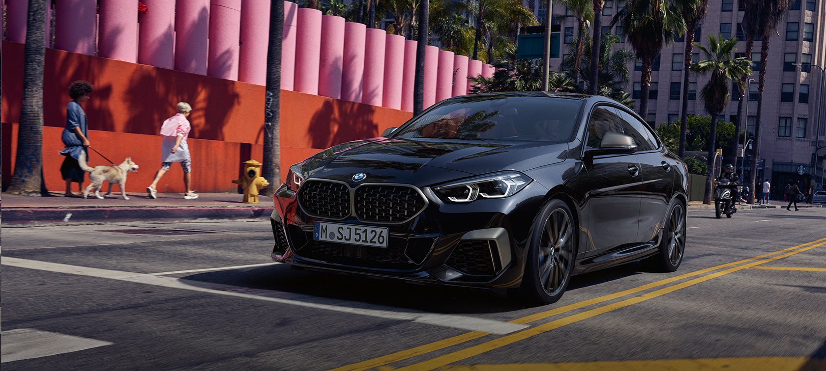 BMW M235i xDrive Гран Купе F44 2020 Black Sapphire metallic три четвърти изглед отпред