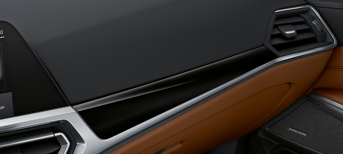 Интериорни лайстни BMW Individual piano finish Black BMW M3 Седан G80 2020 интериор Интериорни лайстни BMW Individual piano finish Black с акцентиращи лайстни Pearl Chrome BMW M3 Седан G80 2020 интериор