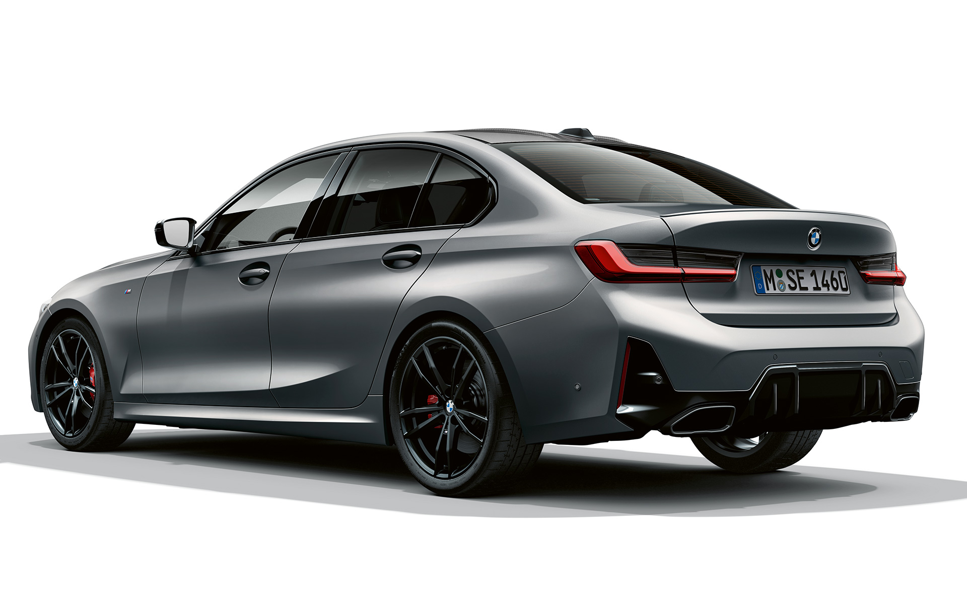 М заден спойлер BMW M340i xDrive Седан G20 BMW M340i xDrive Седан G20 BMW Individual Frozen Pure Grey metallic три четвърти изглед отзад М заден спойлер