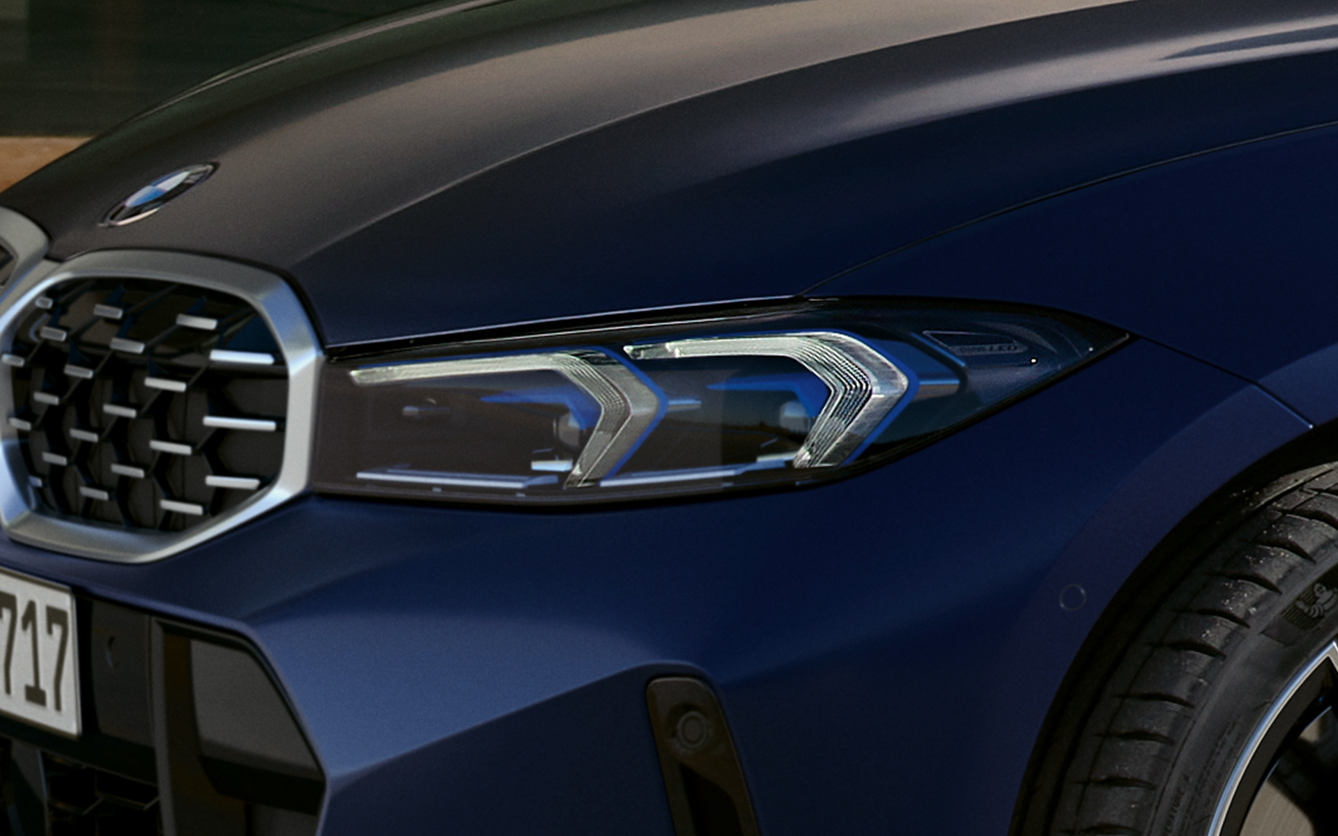 BMW M340i xDrive Туринг G21 Frozen Tanzanite Blue LED фарове снимка отблизо