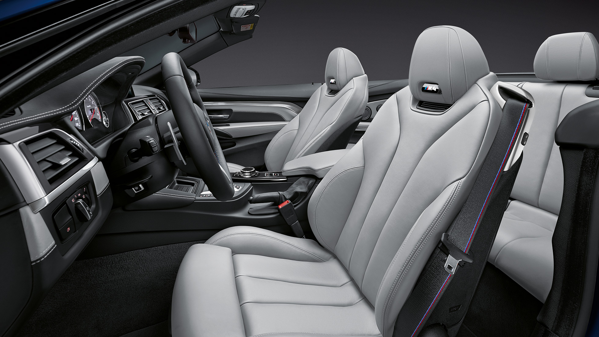 BMW M4 Кабриолет, интериор BMW M4 Кабриолет, интериор, кокпит