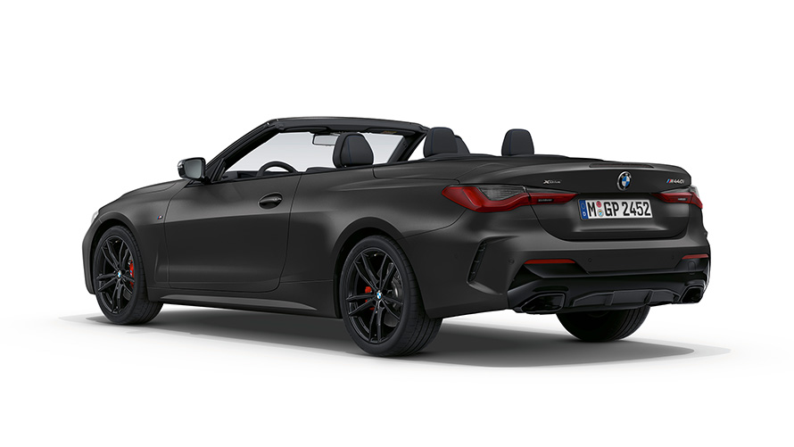 BMW M440i xDrive Кабриолет G23 2020 G82 2020 BMW Individual Frozen Deep Grey metallic три четвърти изглед отзад със затворен мек покрив