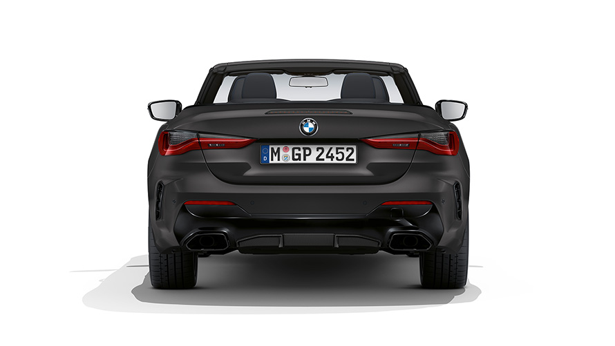 BMW M440i xDrive Кабриолет G23 2020 BMW Individual Frozen Deep Grey metallic три четвърти изглед отзад с отворен мек покрив