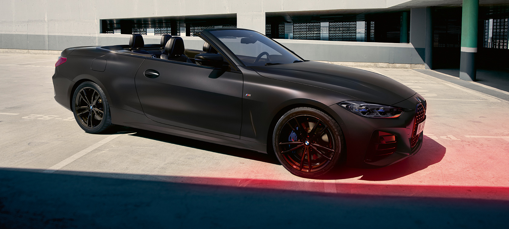 Три четвърти изглед отстрани BMW M440i xDrive Кабриолет G23 2020 BMW M440i xDrive Кабриолет G23 2020 BMW Individual Frozen Deep Grey metallic три четвърти изглед отстрани