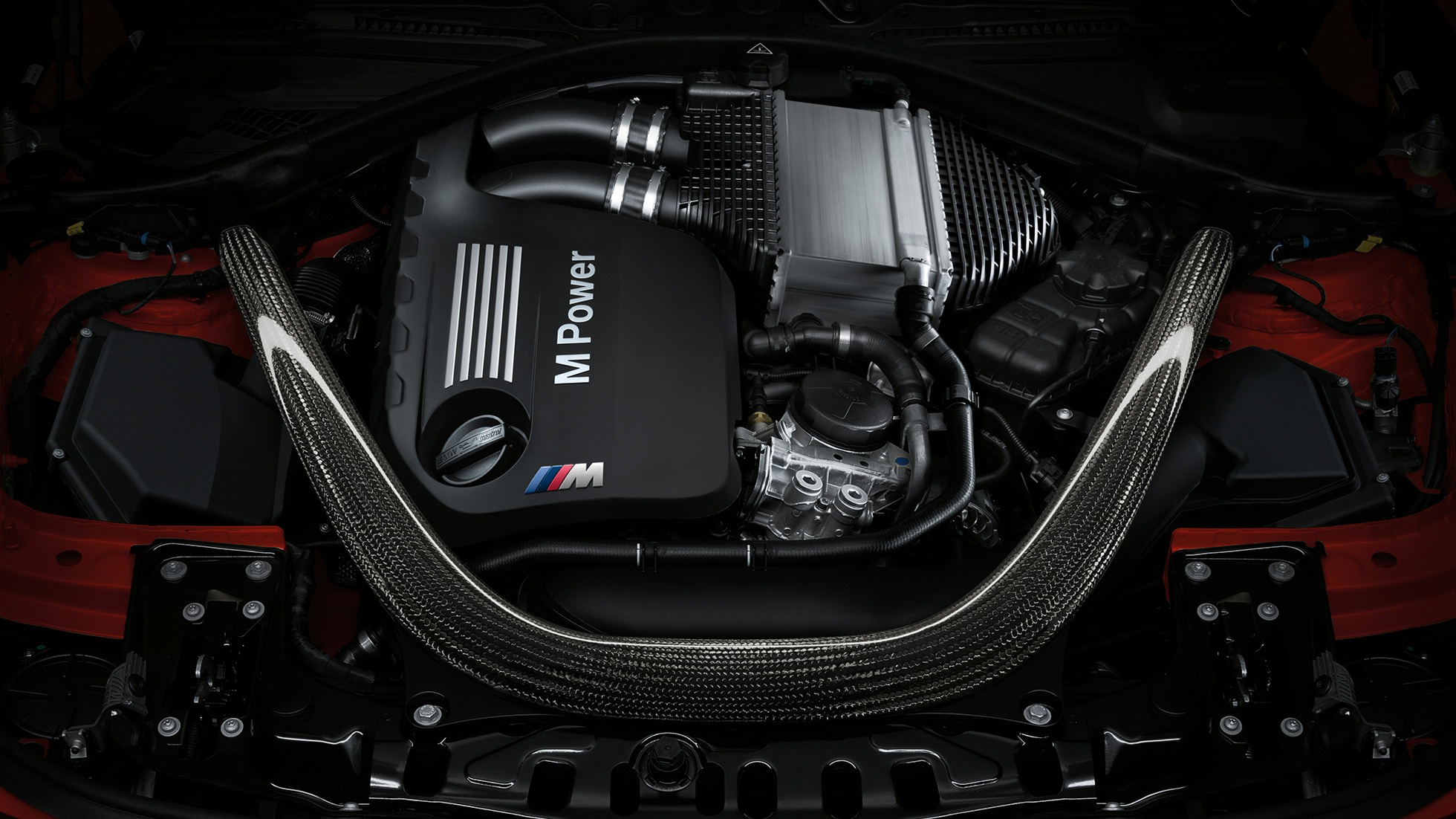 BMW M4 Купе, 6-цилиндров бензинов двигател BMW M4 Купе, M TwinPower Turbo редови 6-цилиндров бензинов двигател