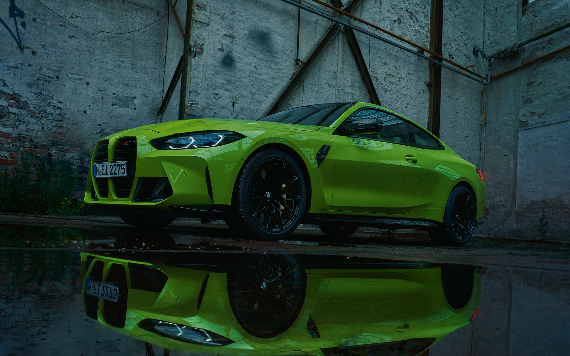 BMW M4 Competition Купе G82 2020 Sao Paulo Yellow три четвърти изглед отпред