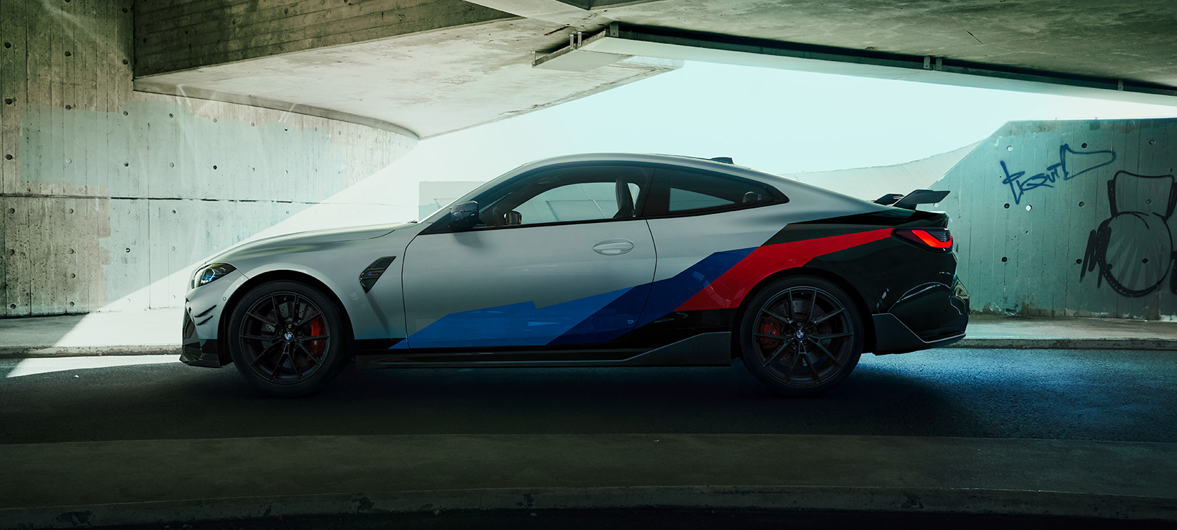 BMW M4 с BMW M Performance Parts BMW M4 Купе G82 2020 BMW M4 Купе G82 2020 изглед отстрани с BMW M Performance Parts