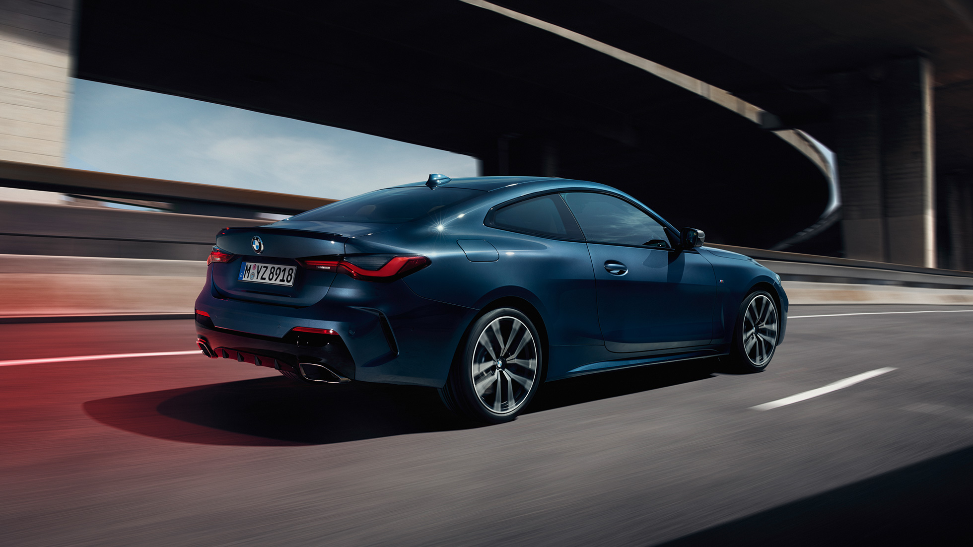 Три четвърти изглед отстрани BMW M440i xDrive Купе G22 2020 BMW M440i xDrive Купе Arctic Race Blue metallic G22 2020 три четвърти изглед отстрани
