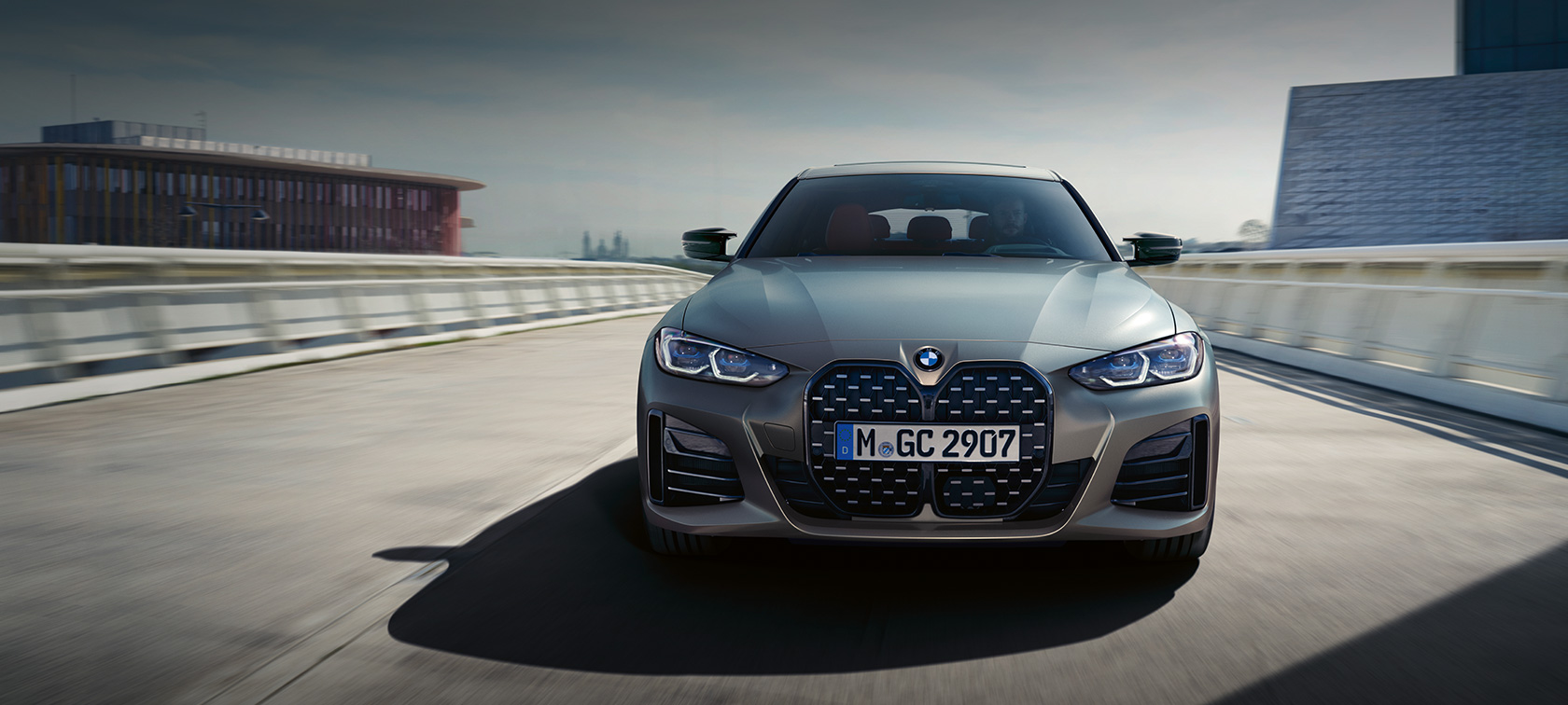 BMW M440i xDrive Гран Купе G26 2021 BMW Individual Frozen Pure Grey metallic изглед отпред