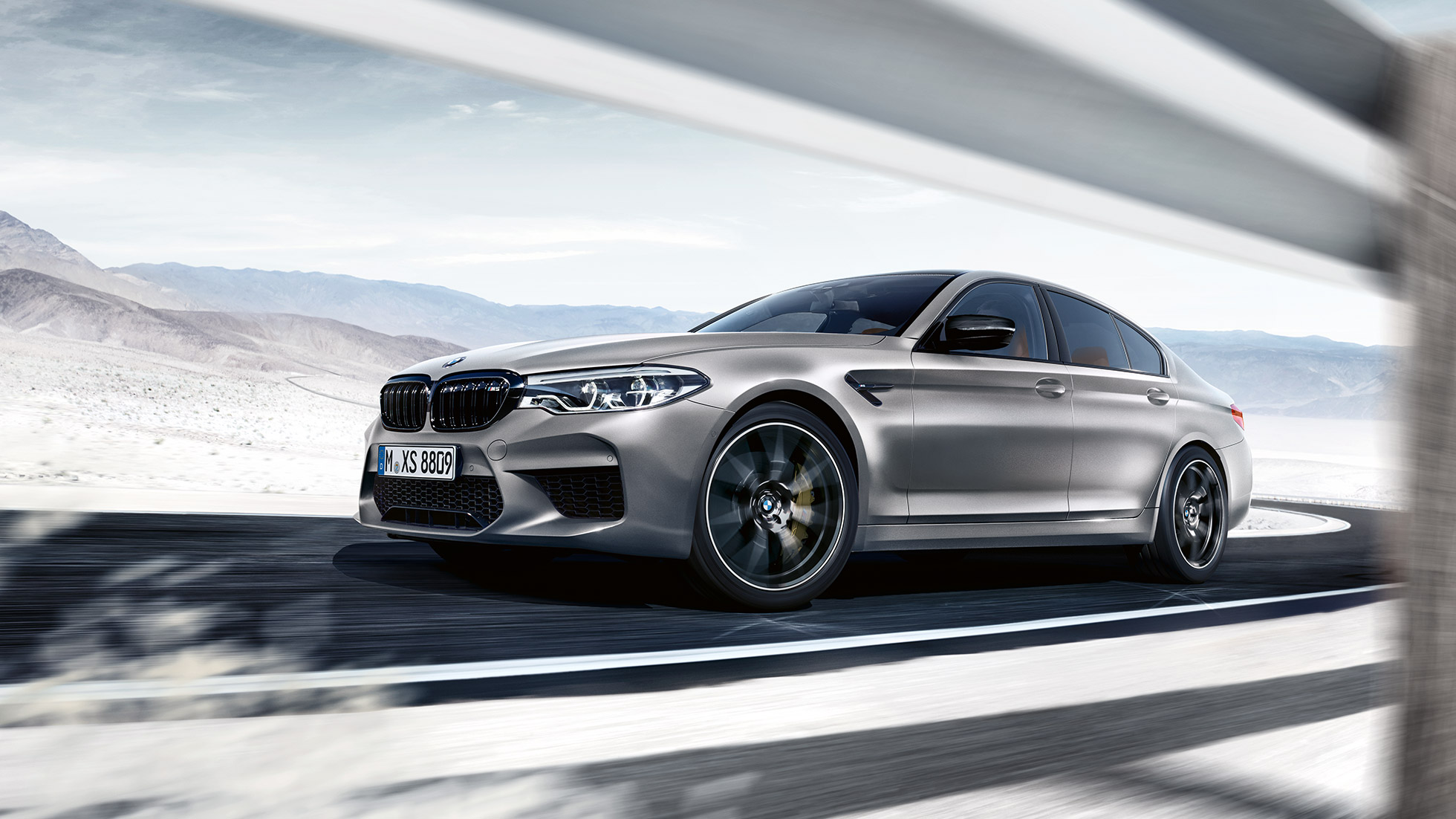 M xDrive. BMW M5 Competition три четвърти изглед отпред в движение