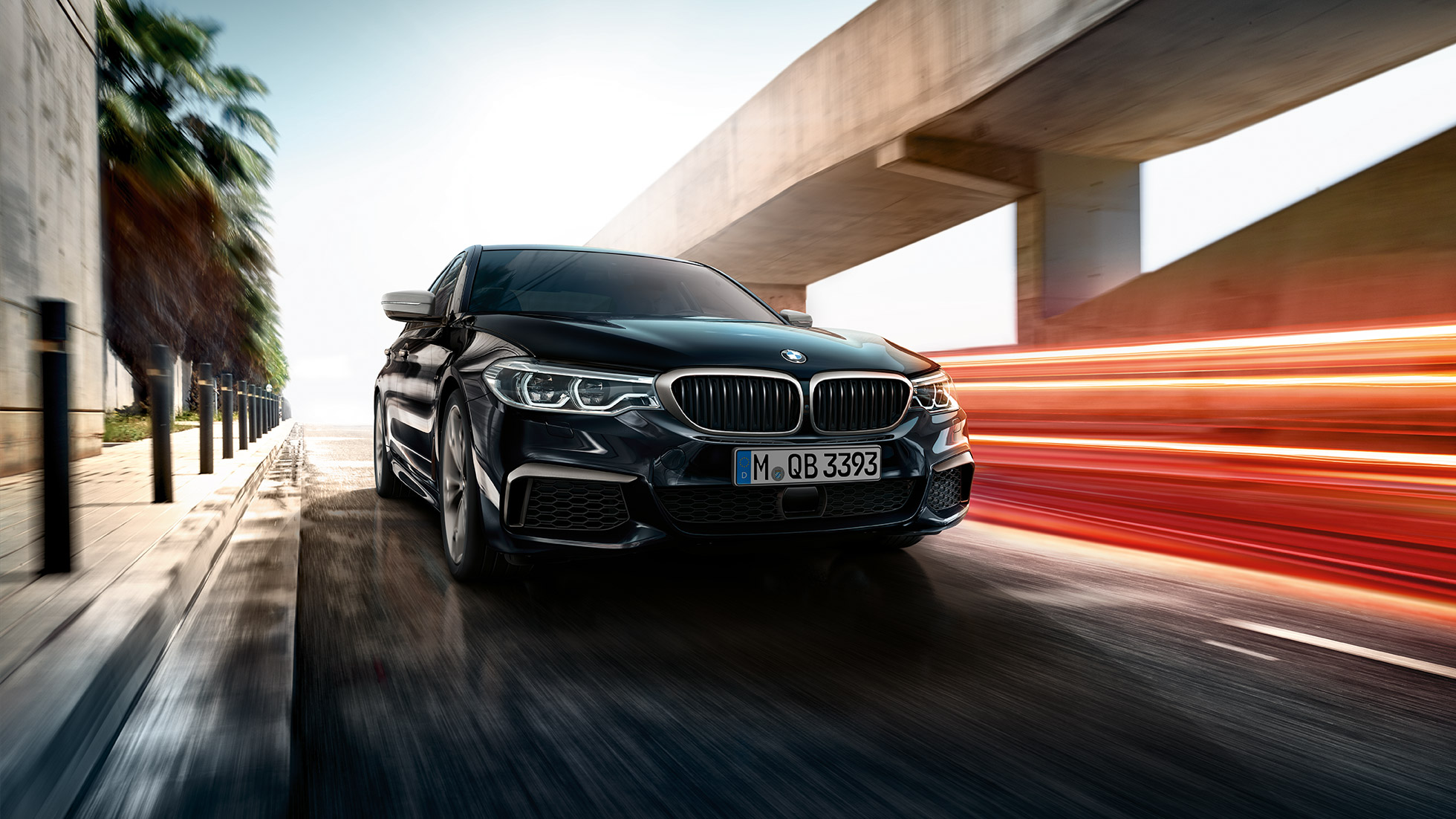 Външен дизайн. BMW M550i и BMW M550d, три четвърти изглед отпред.