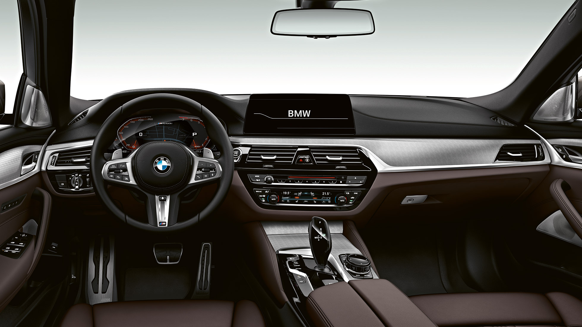 Вътрешен дизайн. BMW M550i и BMW M550d, кокпит