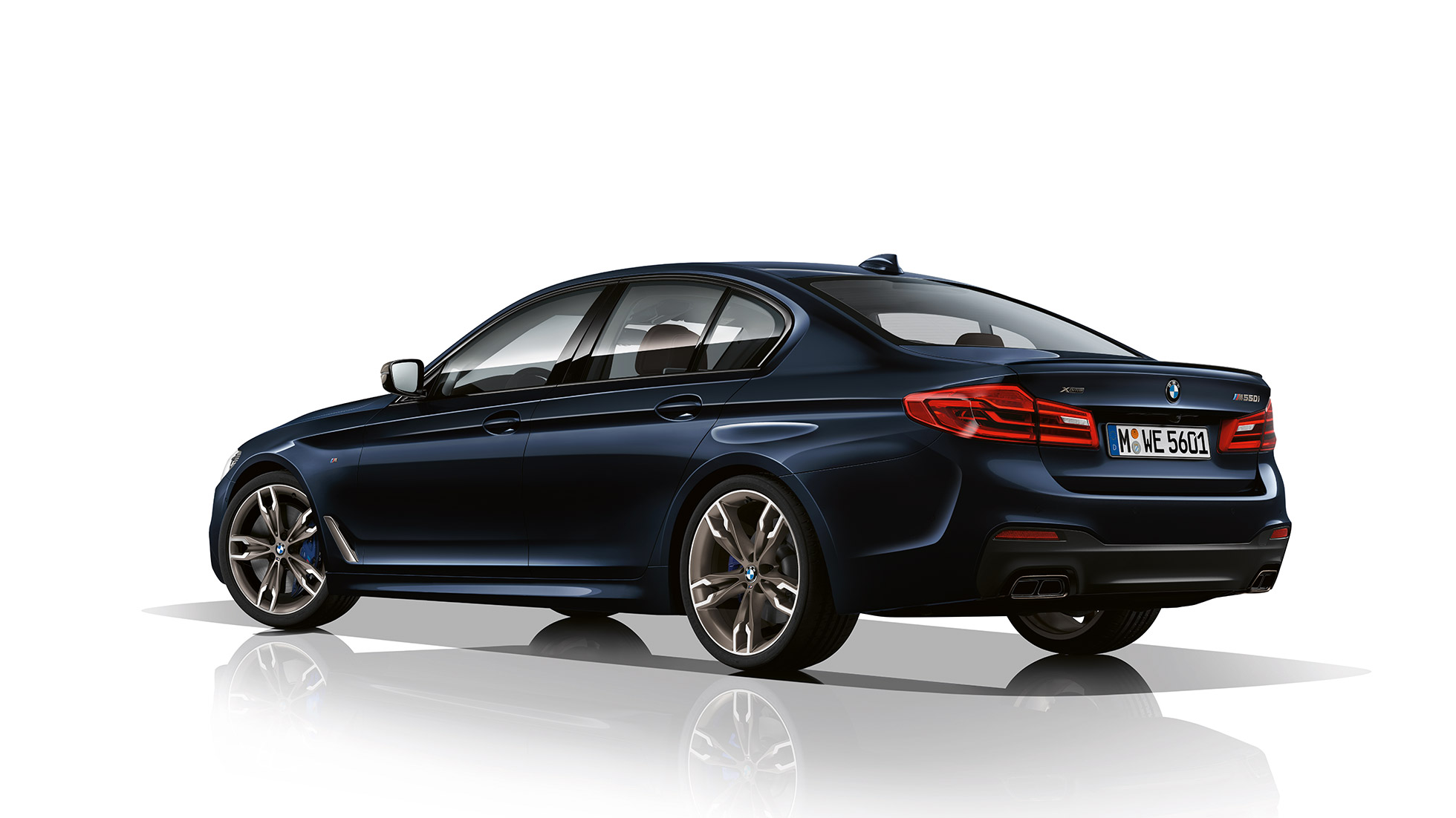 М Спортни спирачки. BMW M550i и BMW M550d, дизайн, три четвърти изглед отзад