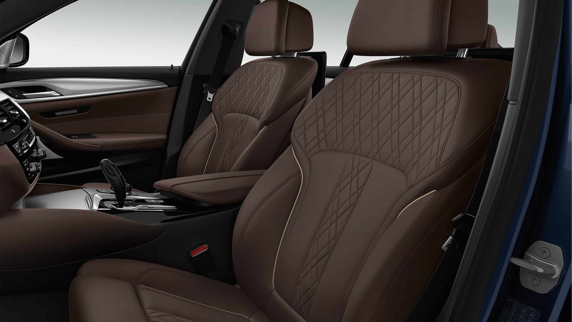 Тапицерии. BMW M550i и BMW M550d, дизайн на интериора.