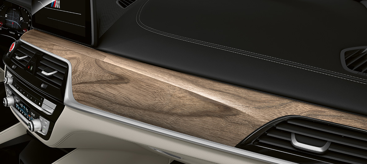 BMW Individual BMW M5 Седан F90 LCI Facelift 2020 интериорни лайстни от фино дърво BMW Individual Sen light brown интериор BMW Individual BMW M5 Седан F90 LCI Facelift 2020 интериорни лайстни от фино дърво BMW Individual Sen light brown интериор