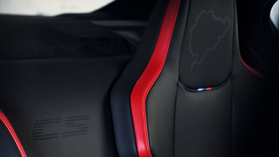 BMW M5 CS F90 2021 интериор М Карбон седалки тип “корито” с осветено лого на М5 и силует на Нюрбургринг