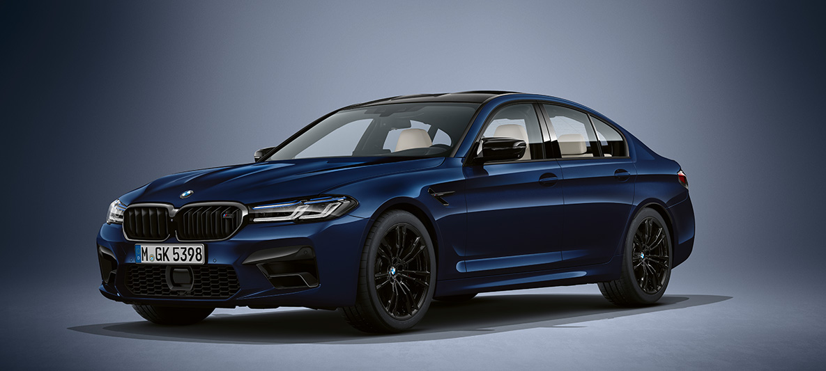 BMW Individual BMW M5 Седан F90 2020 Tansanite Blue metallic BMW Individual BMW M5 Седан F90 LCI Facelift 2020 Tansanite Blue metallic три четвърти изглед отпред