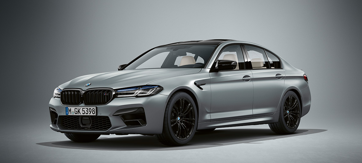 BMW Individual BMW M5 Седан F90 2020 Frozen Bluestone metallic BMW Individual BMW M5 Седан F90 LCI Facelift 2020 Frozen Bluestone metallic три четвърти изглед отпред
