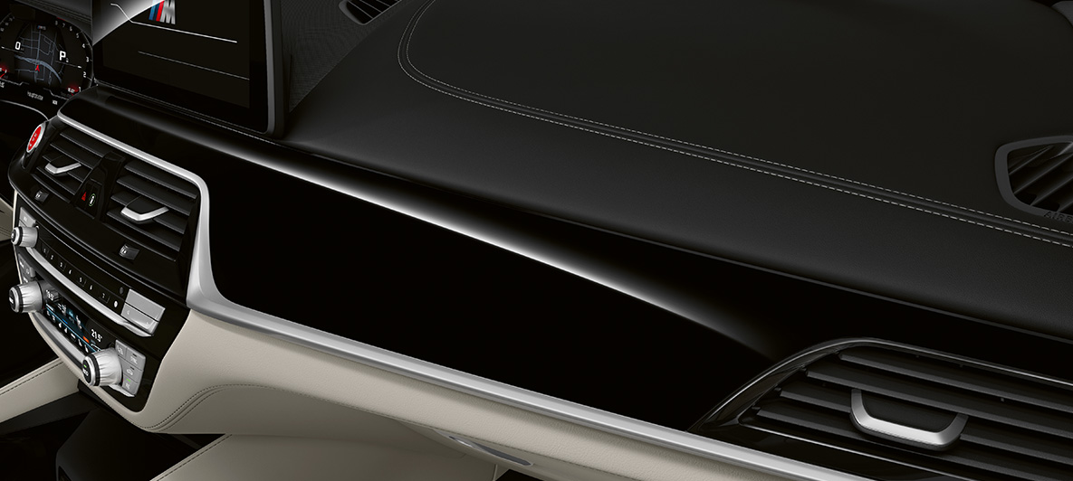 BMW Individual BMW M5 Седан F90 2020 интериорни лайстни BMW Individual piano finish Black интериор BMW Individual BMW M5 Седан F90 LCI Facelift 2020 интериорни лайстни BMW Individual piano finish Black интериор