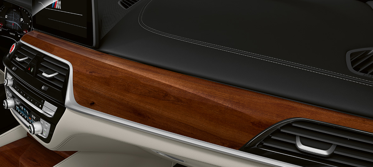 BMW Individual BMW M5 Седан F90 2020 интериорни лайстни от фино дърво BMW Individual plum brown high-gloss с акцентиращи лайстни Pearl Chrome BMW Individual BMW M5 Седан F90 LCI Facelift 2020 интериорни лайстни от фино дърво BMW Individual plum brown high-gloss с акцентиращи лайстни Pearl Chrome
