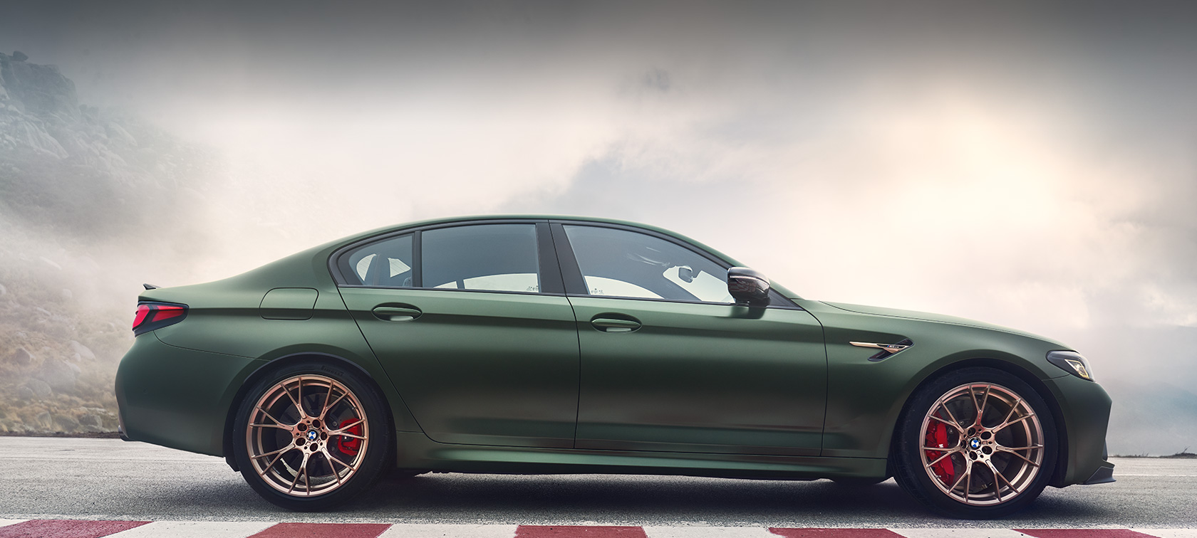 BMW M5 CS F90 2021 Frozen Deep Green metallic три четвърти изглед отпред BMW M5 CS F90 2021 Frozen Deep Green metallic три четвърти изглед отпред