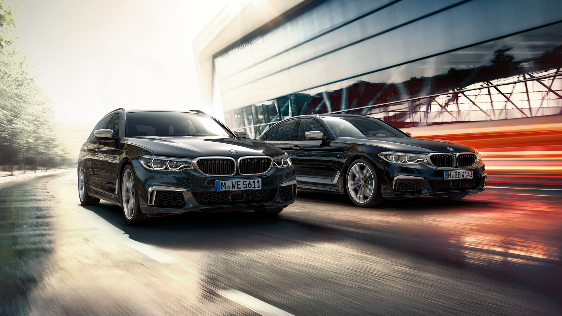 Динамика на управлението BMW M550d xDrive Туринг Динамика на управлението BMW M550d xDrive Туринг G31 Azurite Black metallic три четвърти изглед отпред BMW M550d Туринг акценти