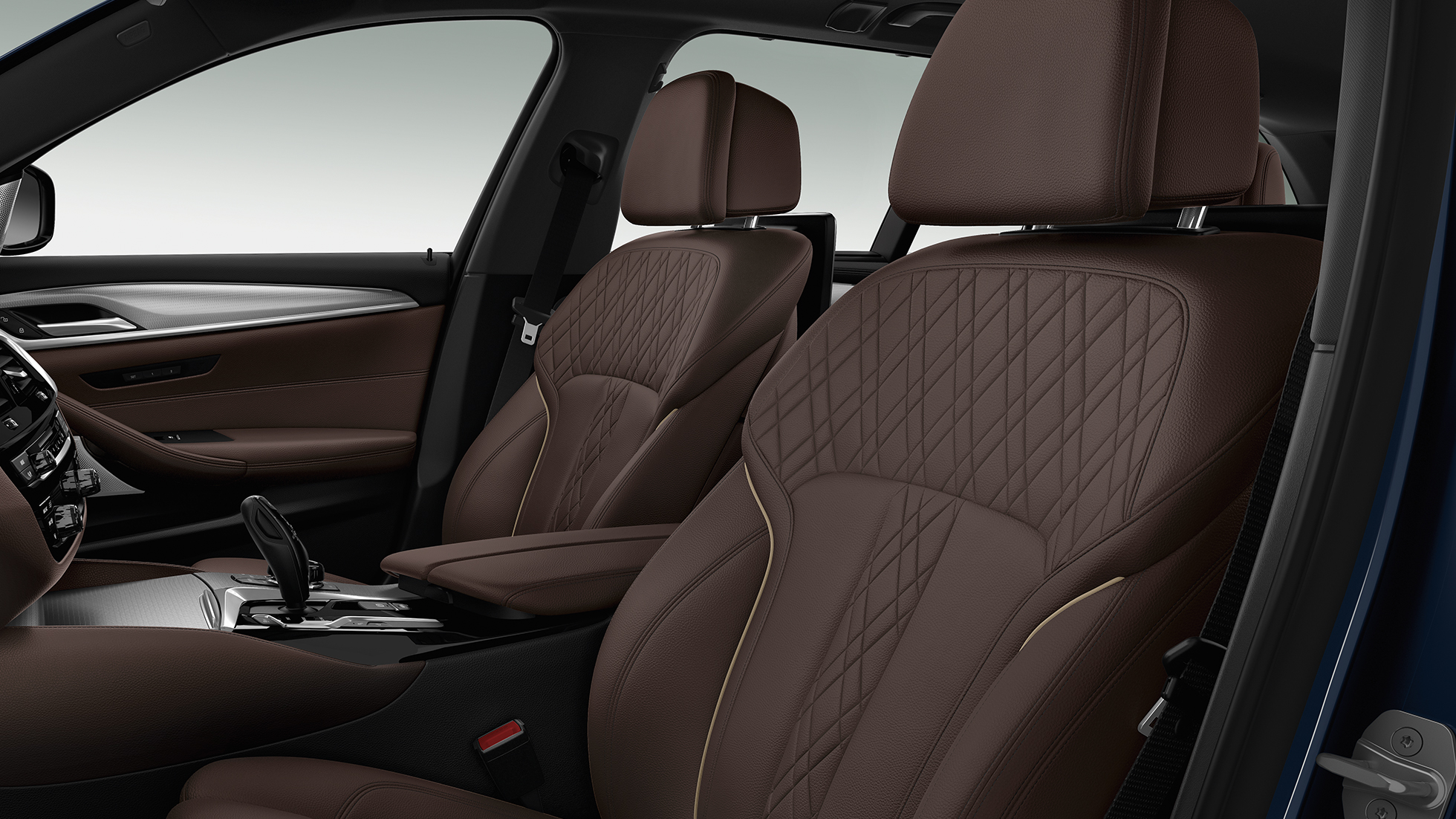 Вътрешен дизайн BMW M550d xDrive Туринг Вътрешен дизайн BMW M550d xDrive Туринг G31 интериор BMW M550d Туринг акценти