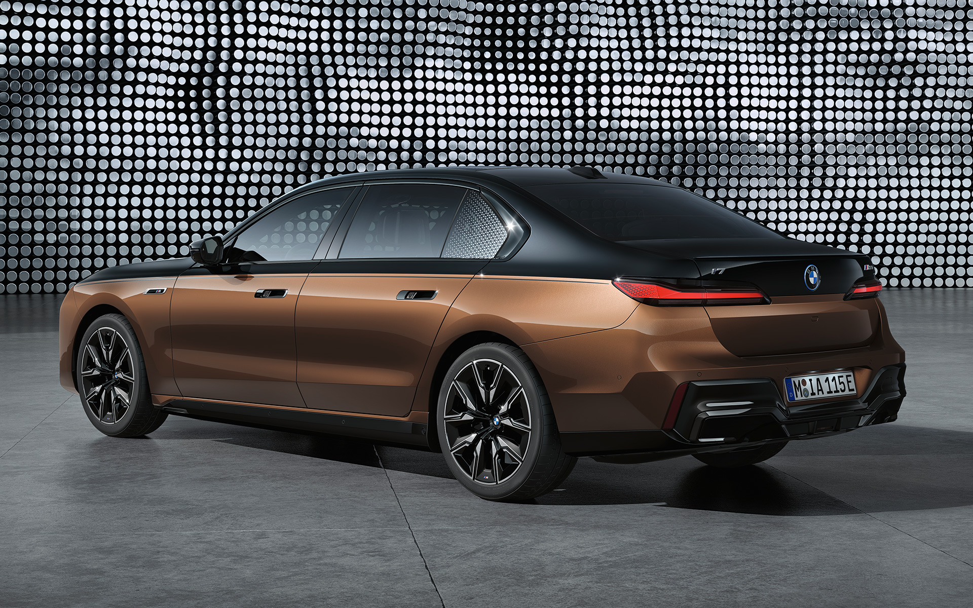 BMW i7 M70 xDrive G70 Ексклузивно двуцветно Two-Tone лаково покритие