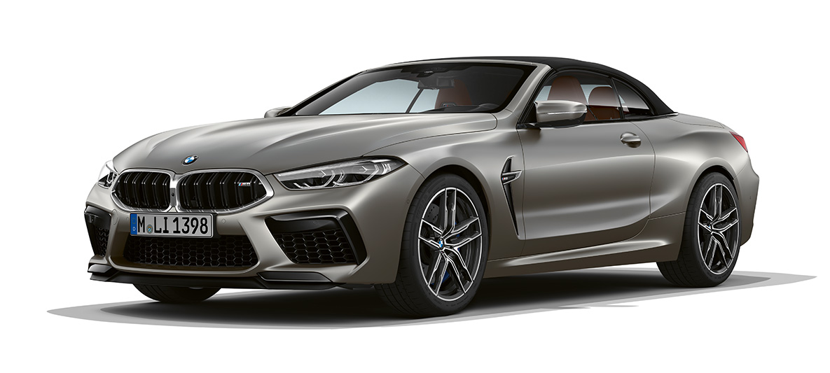 BMW M8 Кабриолет, три четвърти изглед отпред. BMW M8 Кабриолет във Frozen Dark Silver, три четвърти изглед отпред.