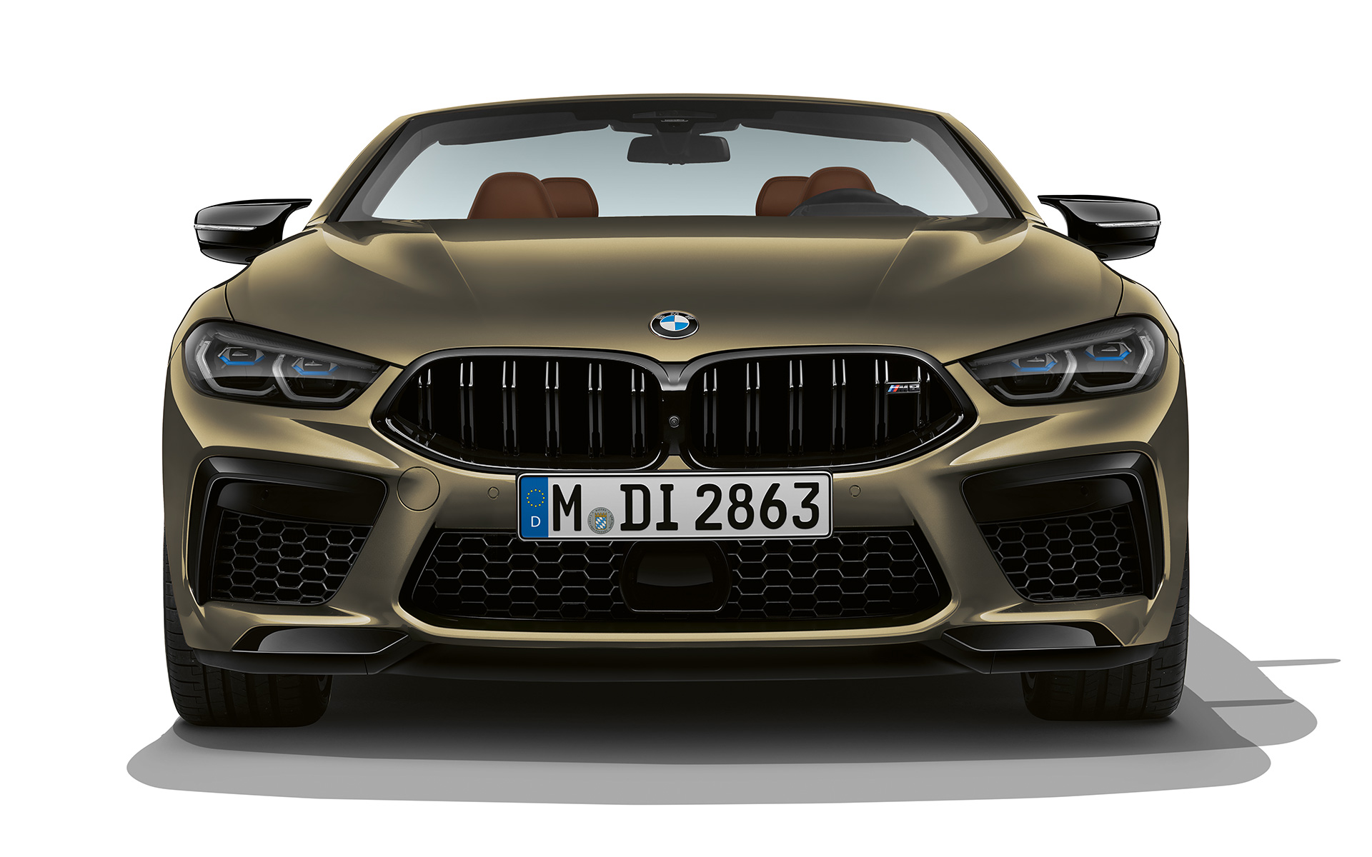 Изглед отпред BMW M8 Competition Кабриолет F91 LCI фейслифт 2022 BMW M8 Competition Кабриолет F91 LCI фейслифт 2022 BMW Individual Brass metallic изглед отпред